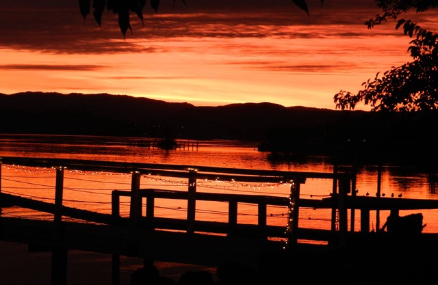 Beautiful Lakefront Home on Clear Lake OCTOBER SPECIAl 299/Night