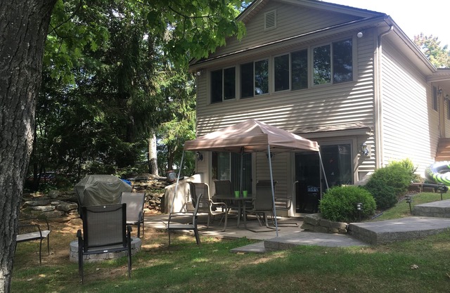 Beautiful Lakefront Home! Winter- long term rentals available