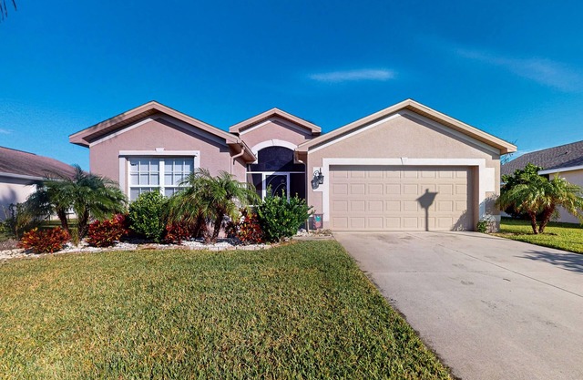 Beautiful Lakefront Home with Private Pool/Spa, Furnished Lanai, Grill, & WiFi