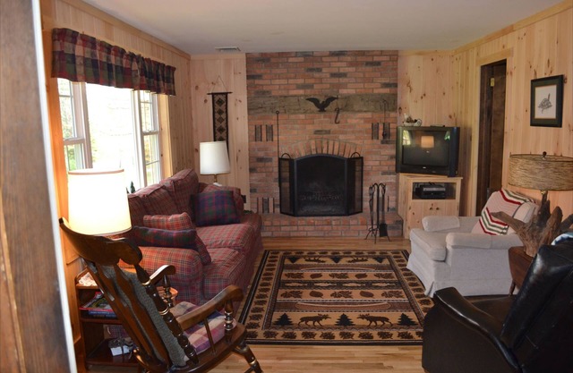 Beautiful Lakefront Home With Great Location