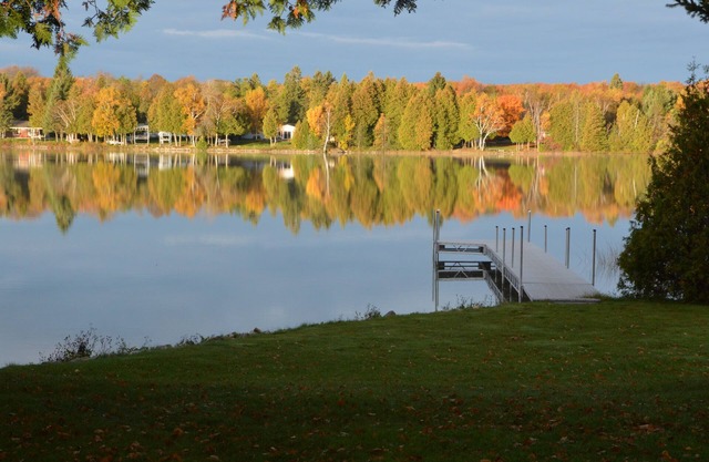 Beautiful Lakeside Cabin - Great Location & Amenities (Canoe, Kayak, Boat, etc)