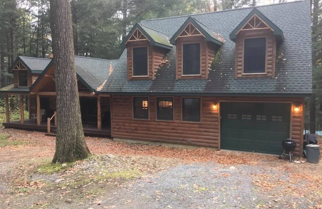 Beautiful Large Log Cabin in the Southern Adirondacks