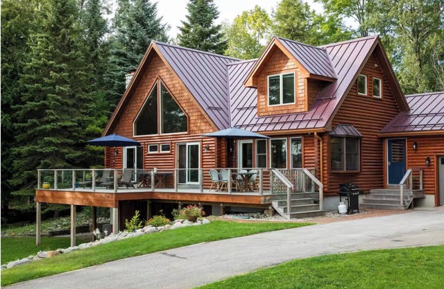Beautiful Log Cabin on the Bay!