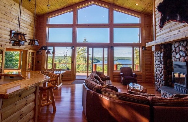 Beautiful Log House On Bluff Overlooking Caribou Lake