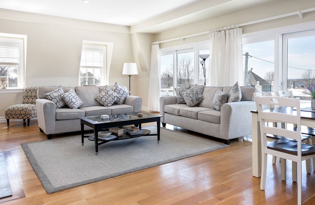 Beautiful Luxury Condo steps from historic Bellevue Ave.