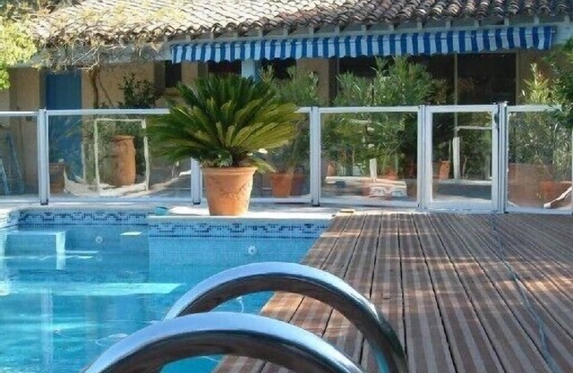 Beautiful Mas provençal large garden 2000 M2 wooded with swimming pool near sea and island