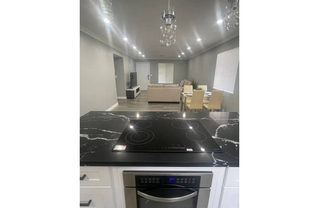 Beautiful Modern 2BR apartment 5 min from strip