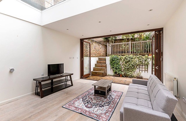 Beautiful modern 4BR house in Central London.