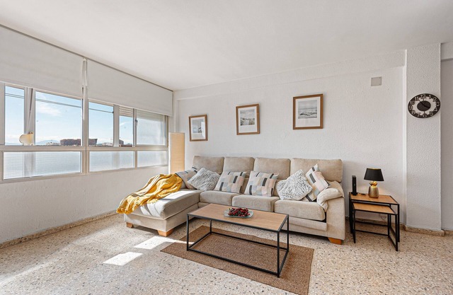 'Beautiful Modern Apartment' with Wi-Fi and Air Conditioning