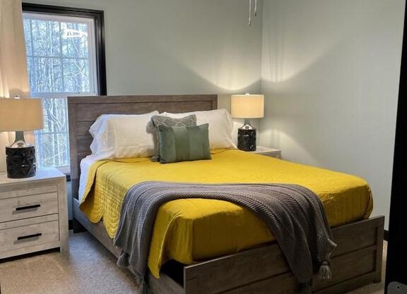 Beautiful Modern Mountain Home! Great location! Sleeps 10