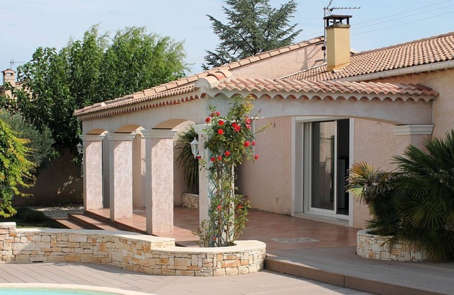 Beautiful modern villa with spacious pool within walking distance of the village