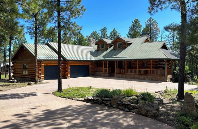 Beautiful Mountain Lodge! 7,000 Sq. Ft W/Pond