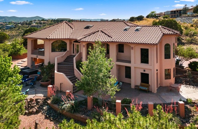 Beautiful Mountain top retreat with room to spread out!