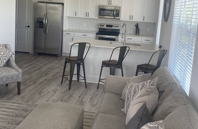 Beautiful natural sunlight spacious 3bedroom apartment in the heart of Rock hill