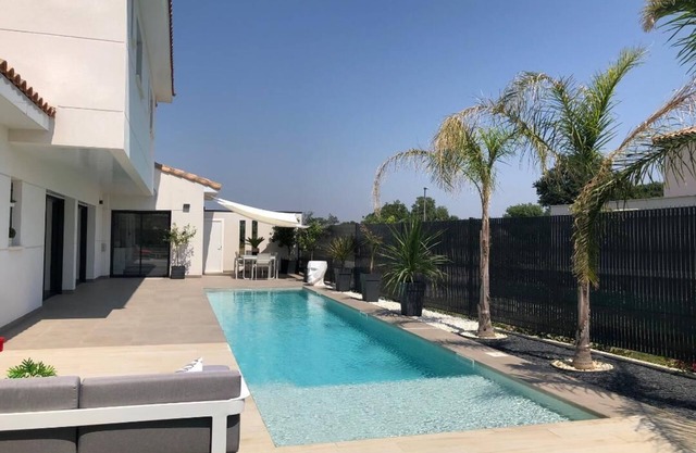 Beautiful new house with pool