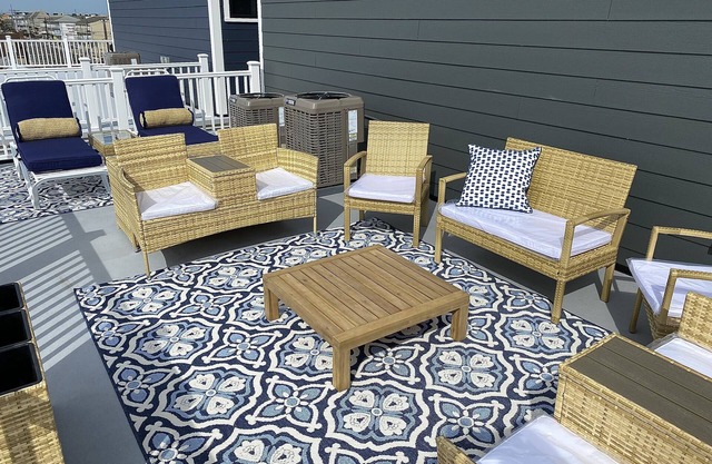 Beautiful new townhome with rooftop deck 2 blocks from the beach