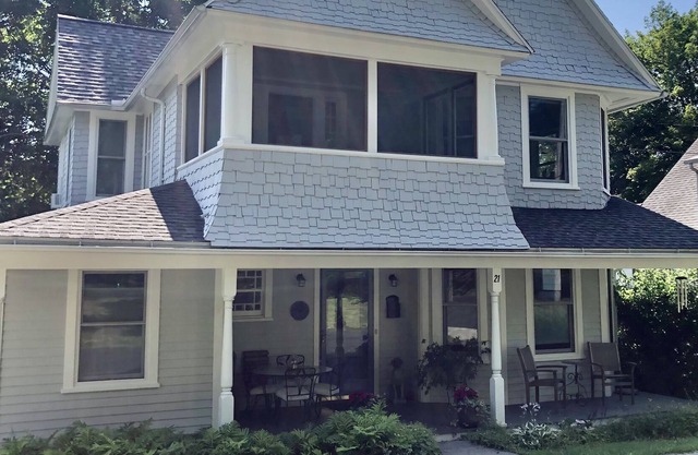 Beautiful, newly-renovated house on 'the Hill' within easy walk to town and lake