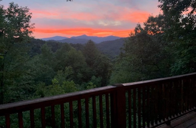 Beautiful North Carolina Mountain View Cabin near White water rafting NOC