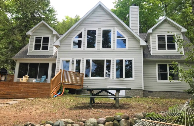 Beautiful Northern Michigan Lake Cottage