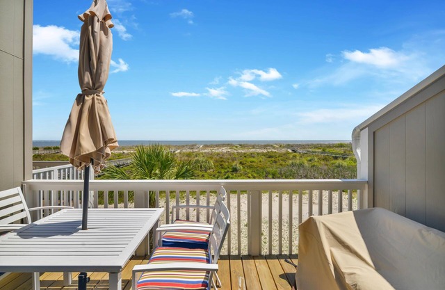 Beautiful Ocean Front Condo with Expansive View