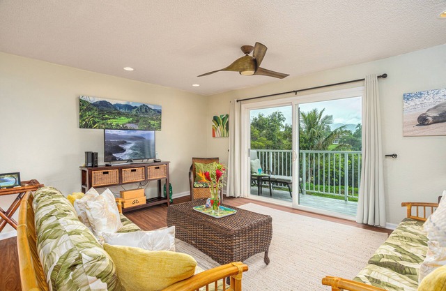 Beautiful Ocean & Mountain View Condominium