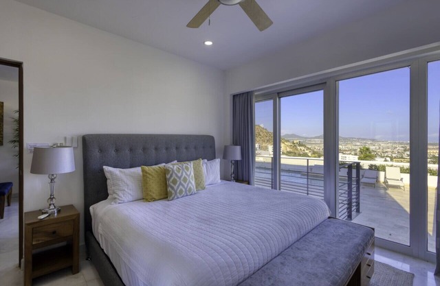 BEAUTIFUL OCEAN VIEW CONDO, 3BR 3.5 BT