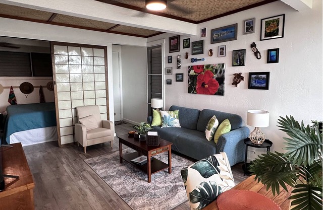 Beautiful Ocean-view Kailua-Kona Condo! 5 min walk to the beach!