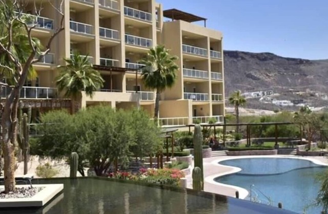Beautiful ocean view condo At Puerta Cortes with pool & Gym
