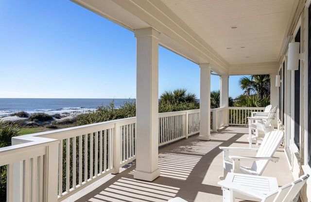 Beautiful Oceanfront Home, Amazing Ocean and Golf Course Views; Community Pool!