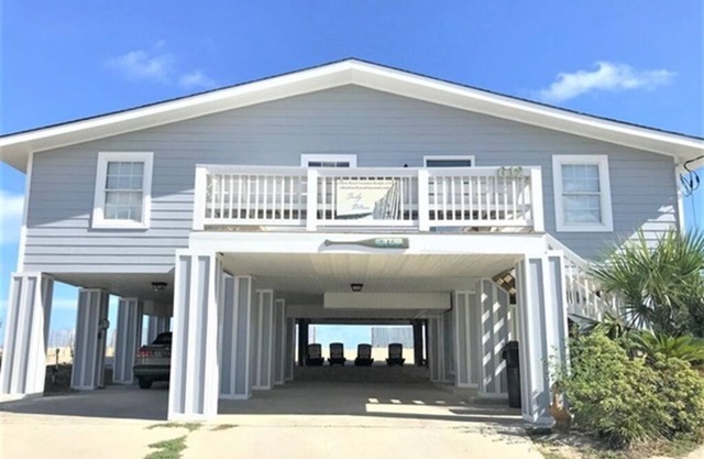 Beautiful OceanFront Home 4BR! Large Covered Porch! Relax!
