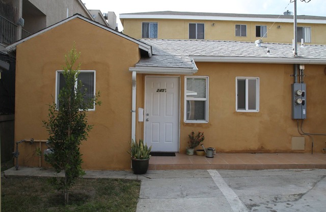 Beautiful one bedroom in Burbank