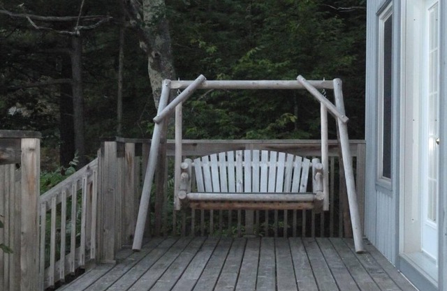Beautiful open concept Lake Joseph cottage with an amazing southern view!