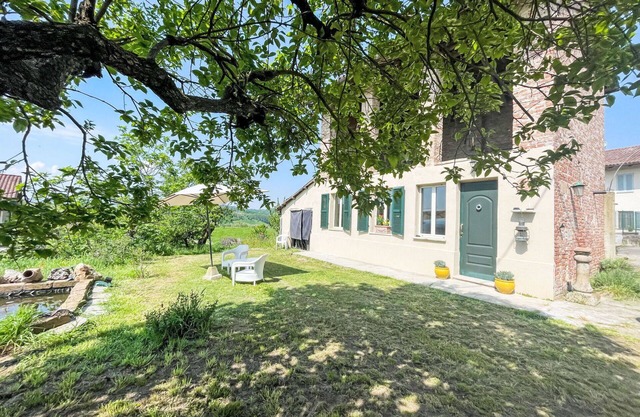 Beautiful private villa with WIFI, A/C, TV, patio, pets allowed, panoramic view and parking
