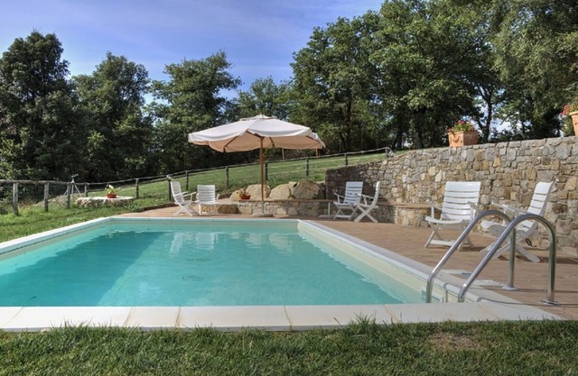 Beautiful private villa for 12 guests with private pool, A/C, WIFI, TV and parking