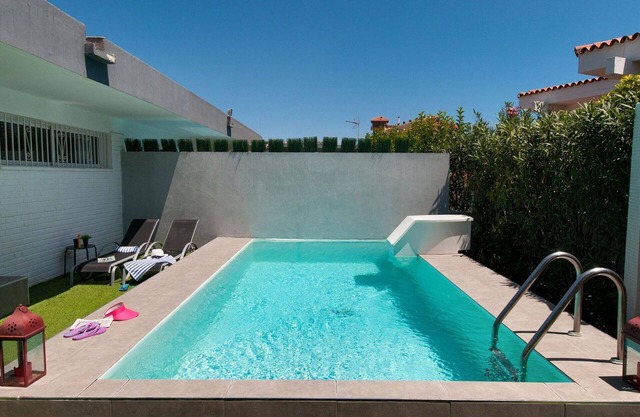 Beautiful private villa for 4 guests with private pool, A/C, TV and pets allowed