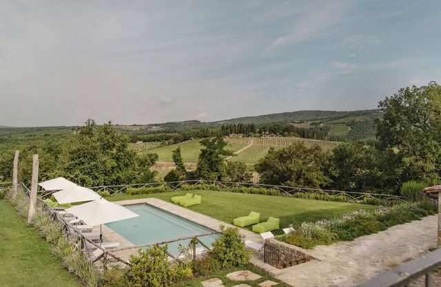 Beautiful private villa for 12 guests with WIFI, A/C, private pool, close to Greve In Chianti