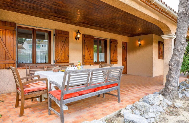 Beautiful private villa for 10 guests with WIFI, TV, terrace, pets allowed and parking