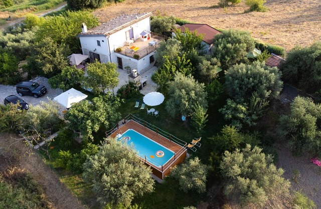 Beautiful private villa with A/C, WIFI, private pool, TV, terrace, panoramic view and parking