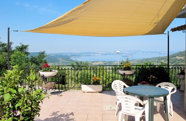 Beautiful private villa for 5 people with WIFI, TV, terrace, pets allowed and parking