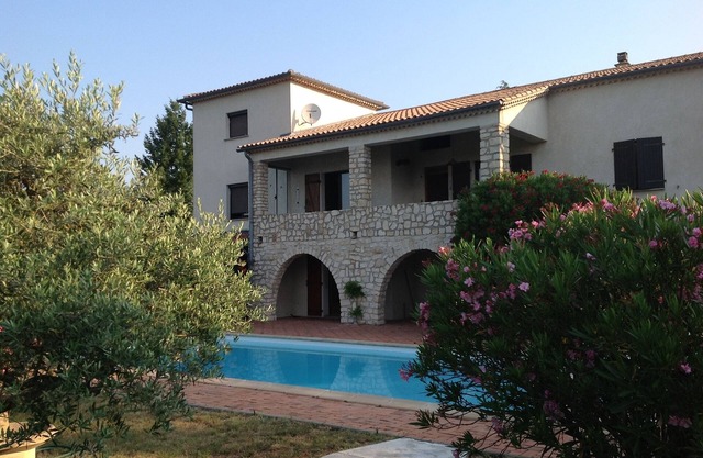 Beautiful private and quiet property, 2 apartments, large pool