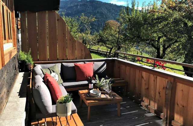 Beautiful private villa for 2 guests with WIFI, TV, patio and parking