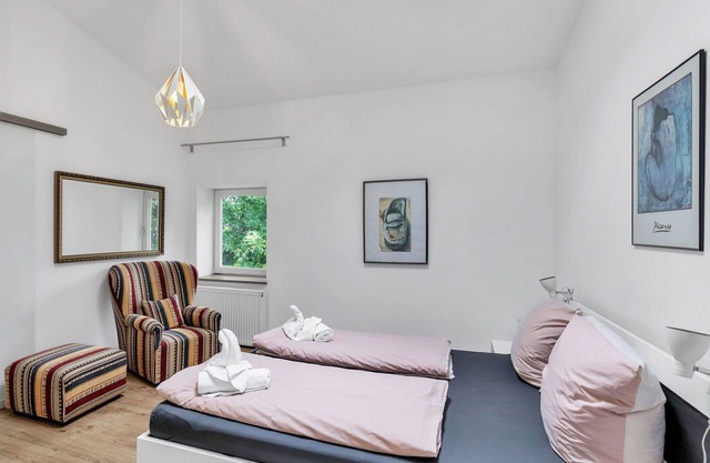 Beautiful private villa for 10 people with internet, TV, terrace and pets allowed