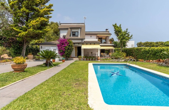 Beautiful private villa for 8 guests with private pool, A/C, WIFI, TV, terrace and pets allowed