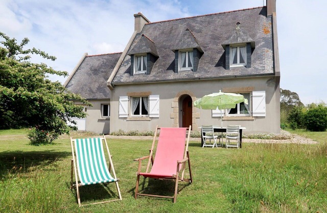 Beautiful private villa for 8 guests with WIFI, TV, terrace, pets allowed and parking