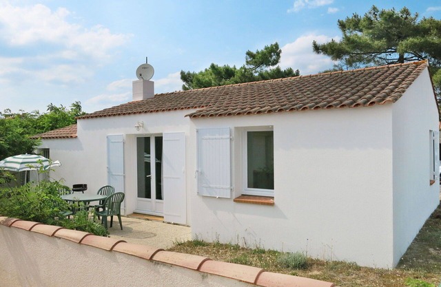 Beautiful private villa for 4 people with TV, terrace, pets allowed and parking