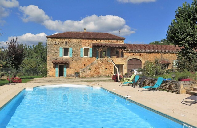 Beautiful private villa for 6 guests with private pool, WIFI, TV, terrace and parking