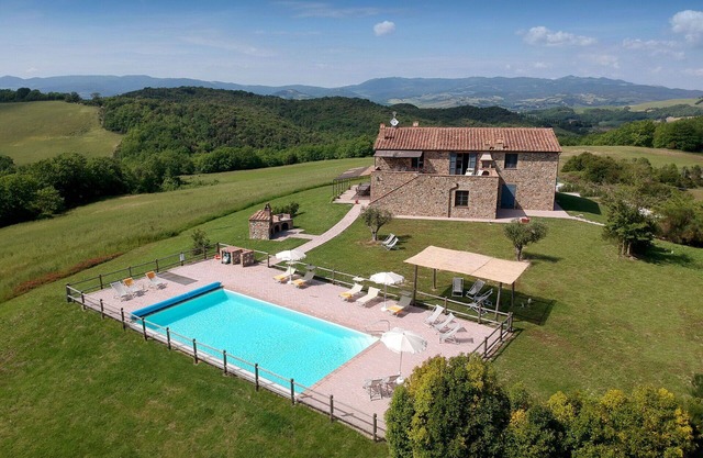 Beautiful private villa with private pool, WIFI, A/C, TV, terrace, panoramic view and parking