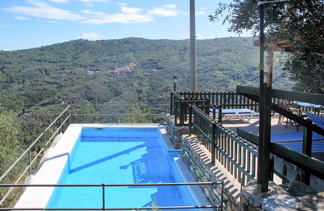 Beautiful private villa with WIFI, private pool, TV, terrace, pets allowed and panoramic view