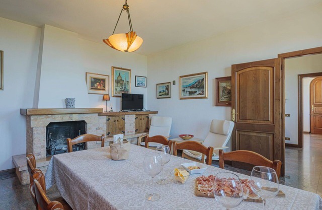 Beautiful private villa for 10 guests with WIFI, TV, terrace, pets allowed and parking