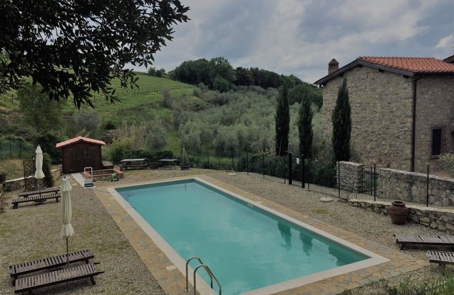 Beautiful private villa with pool, WIFI, A/C, TV, patio, panoramic view and parking, close to Si.